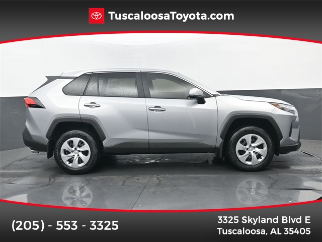 2025 Toyota RAV4 LE's photo