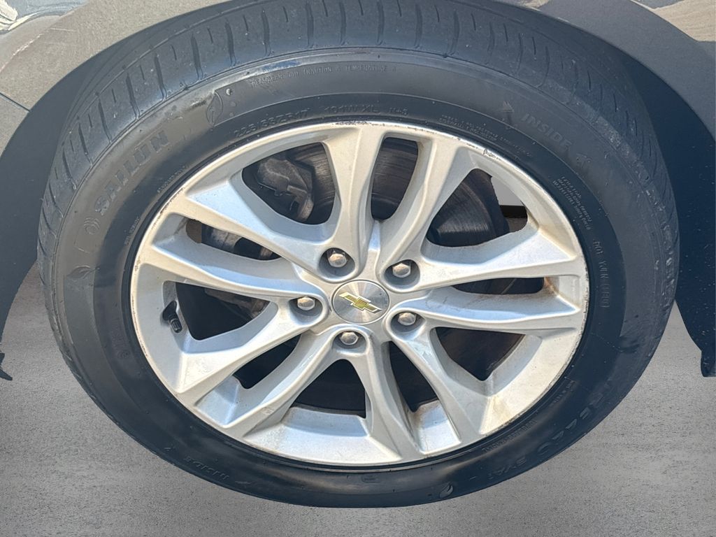2017 Chevrolet Malibu 1LT photo 11