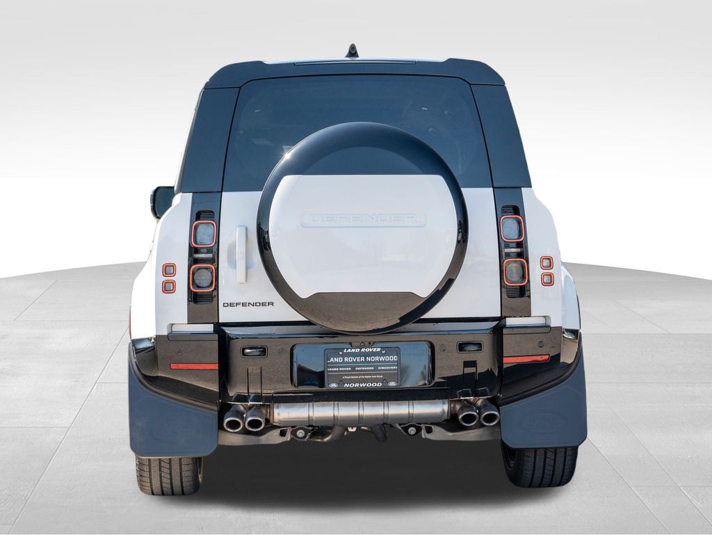 2025 Land Rover Defender 110 V8 photo 4