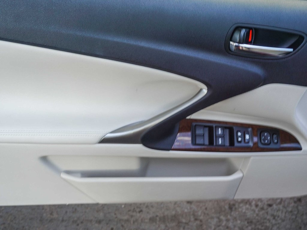 2015 Lexus IS 250 photo 16