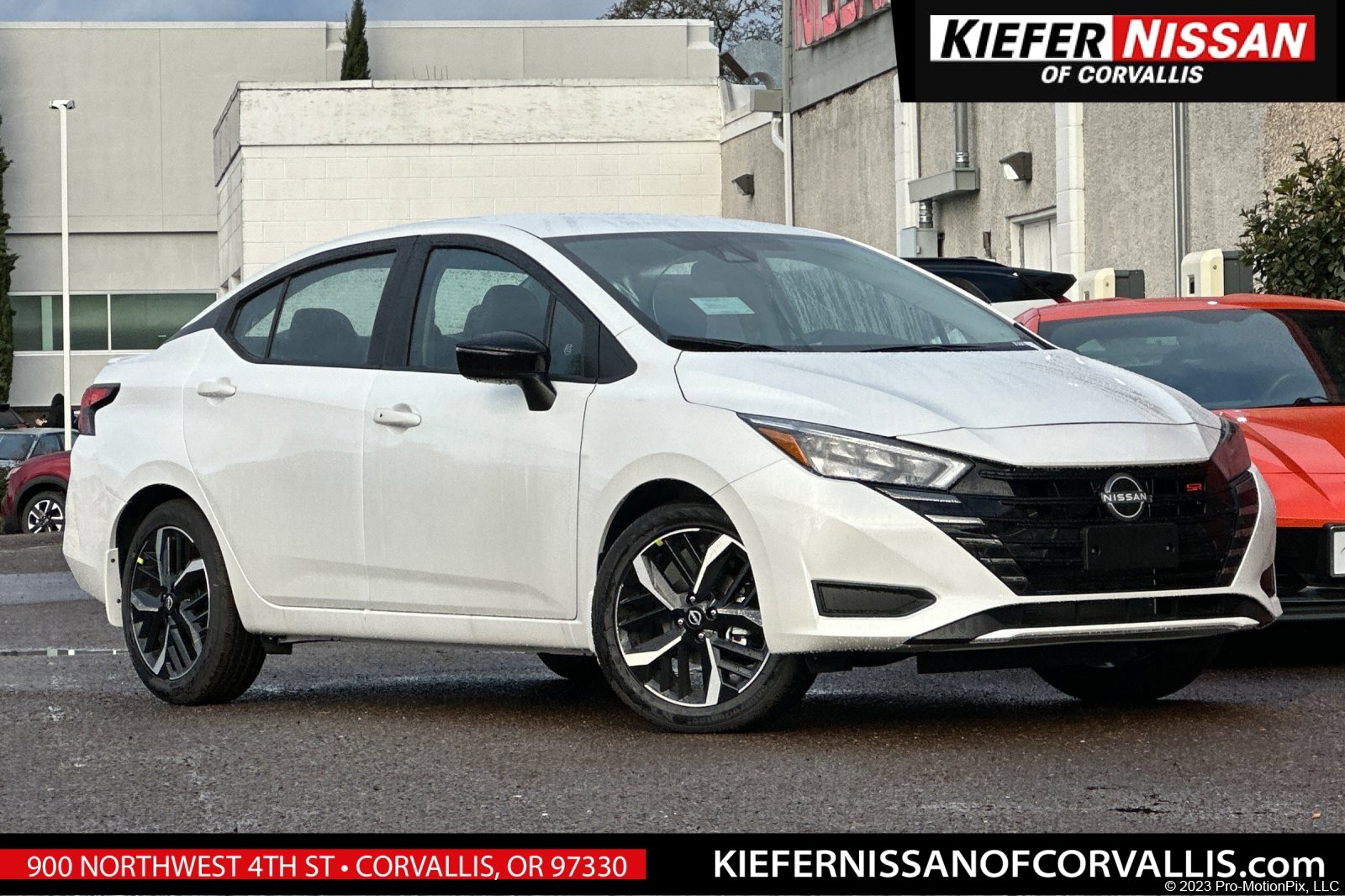 2025 Nissan Versa SR's photo