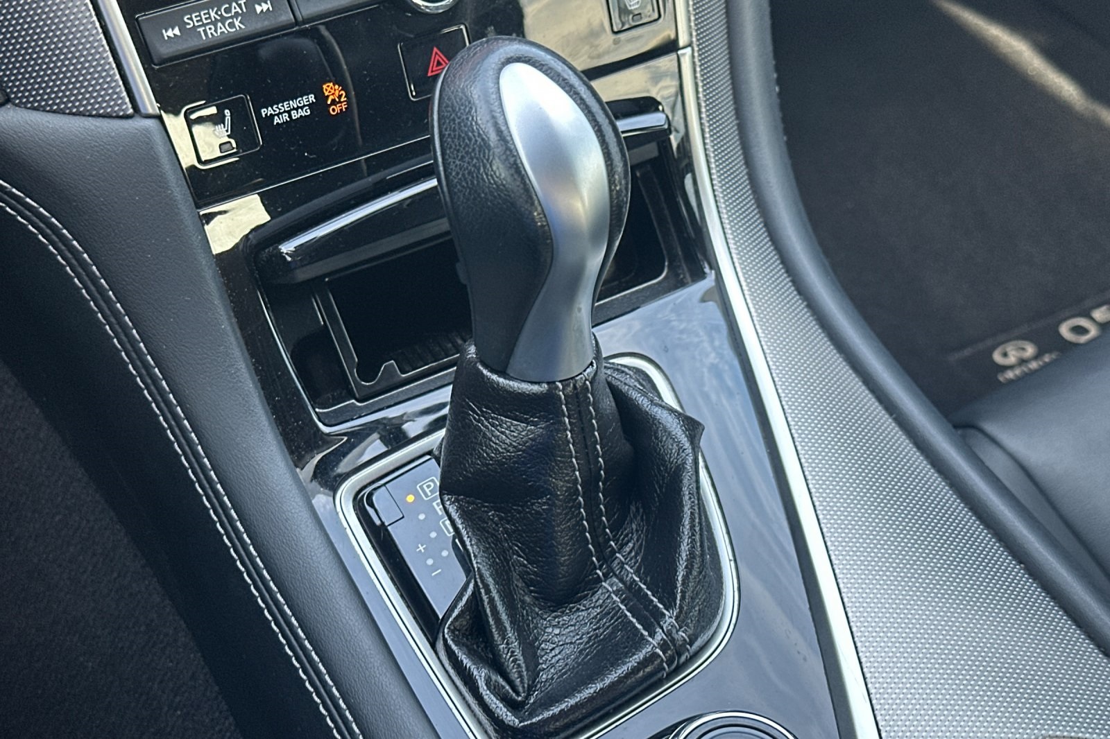 2015 Infiniti Q50 Premium photo 26