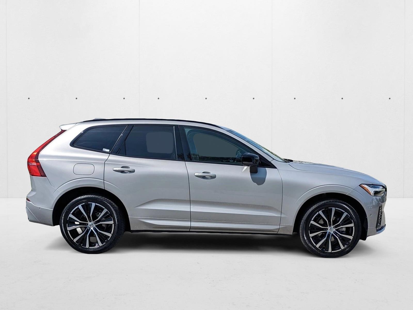2025 Volvo XC60 B5 Plus photo 4