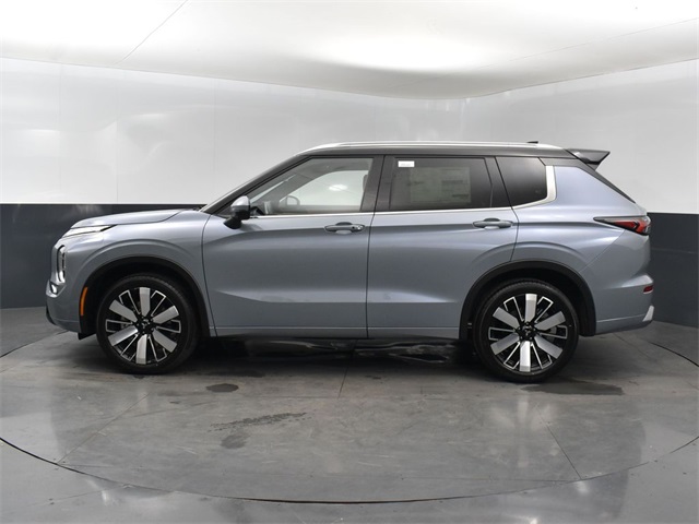 2025 Mitsubishi Outlander SEL photo 2