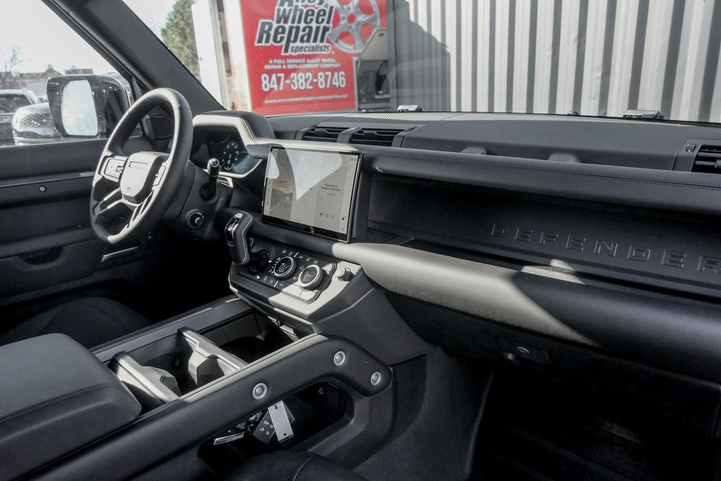 2025 Land Rover Defender 110 S photo 20