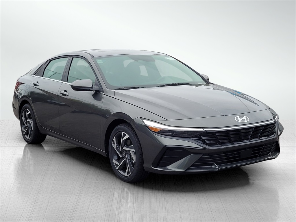 2024 Hyundai Elantra SEL Convenience photo 2