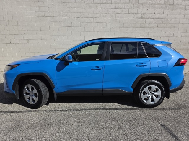 2019 Toyota RAV4 LE photo 2