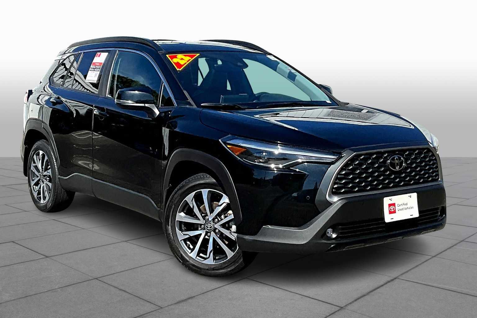 2022 Toyota Corolla Cross XLE photo 2
