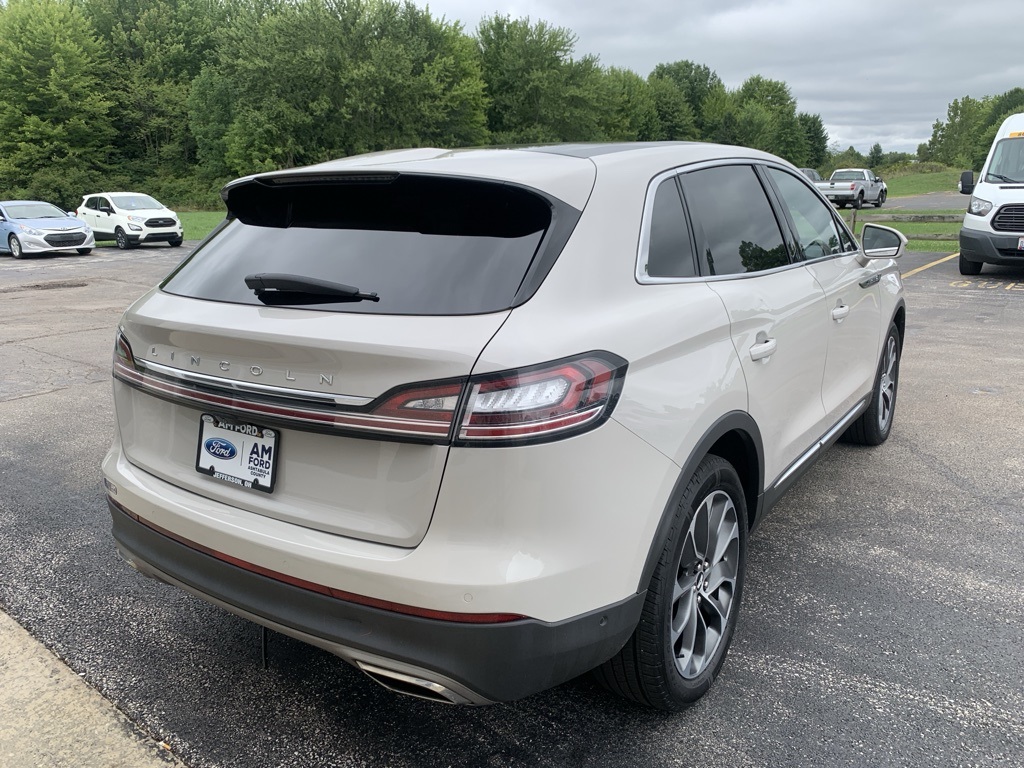 2022 Lincoln Nautilus Reserve photo 2