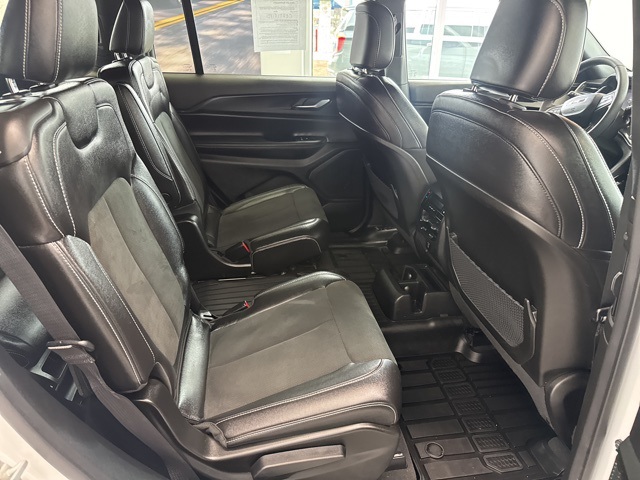 2023 Jeep Grand Cherokee Altitude photo 9