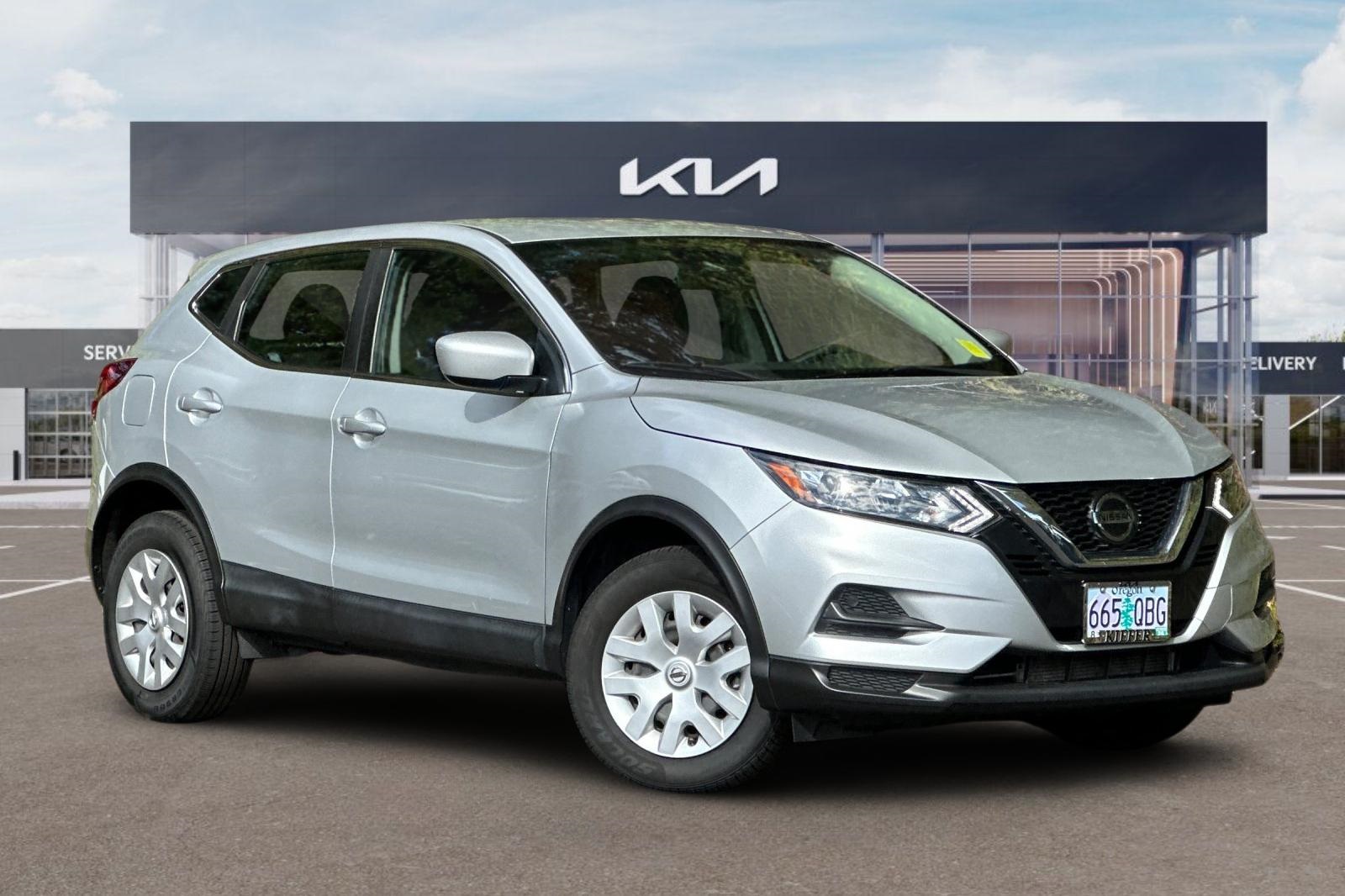 2020 Nissan Rogue Sport S photo 2