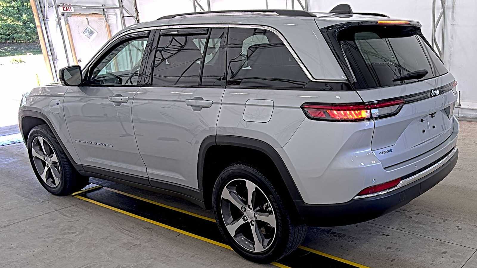 2023 Jeep Cherokee 4xe photo 3