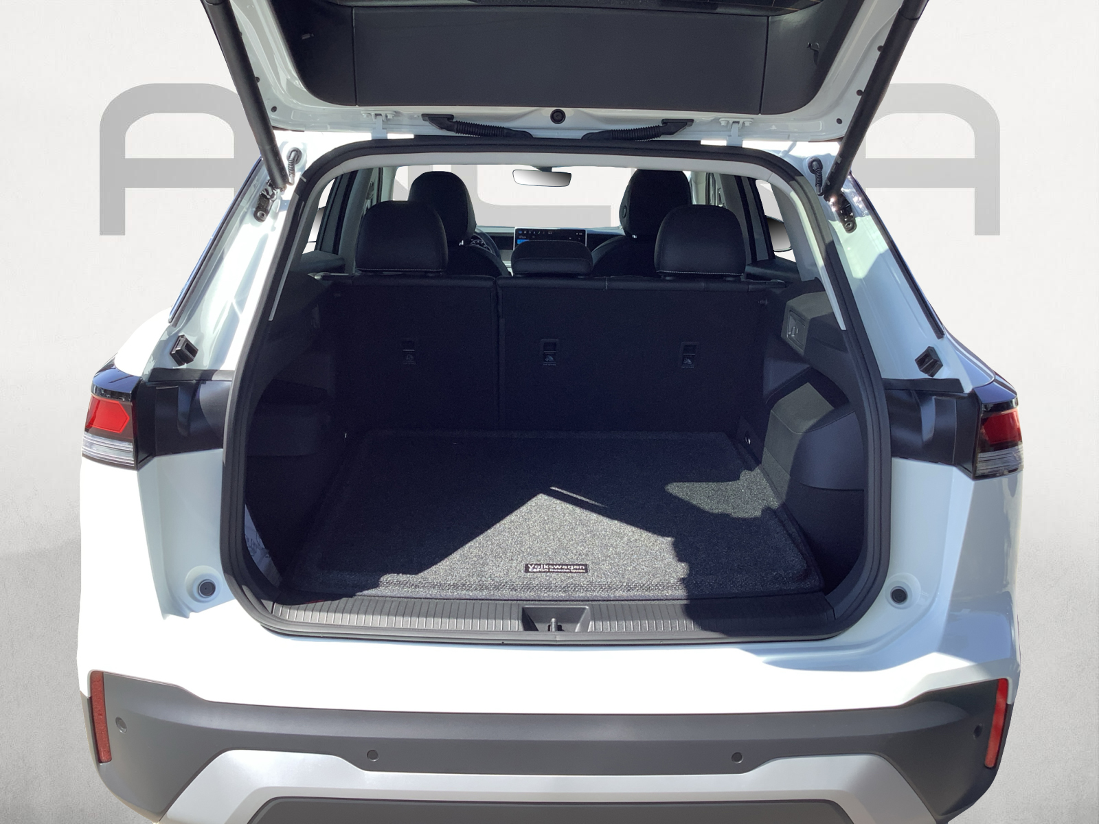 2025 Volkswagen Tiguan SE photo 9