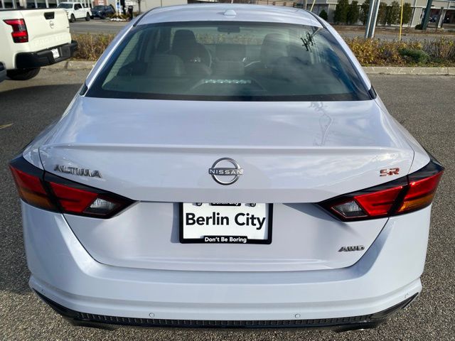 2025 Nissan Altima SR photo 4