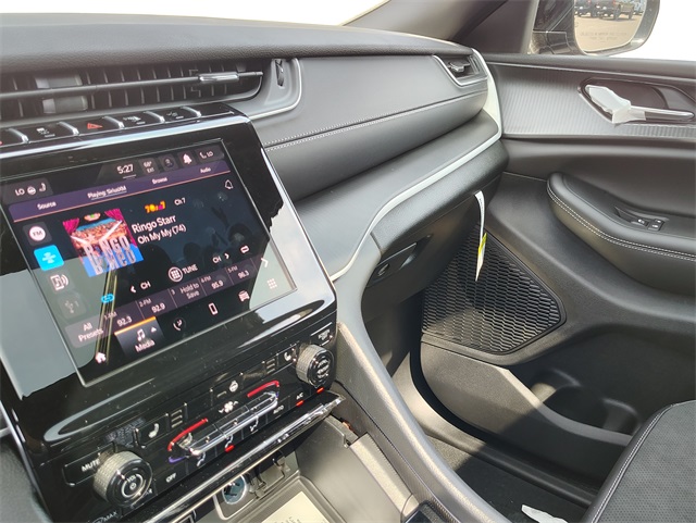 2025 Jeep Grand Cherokee Altitude X photo 23