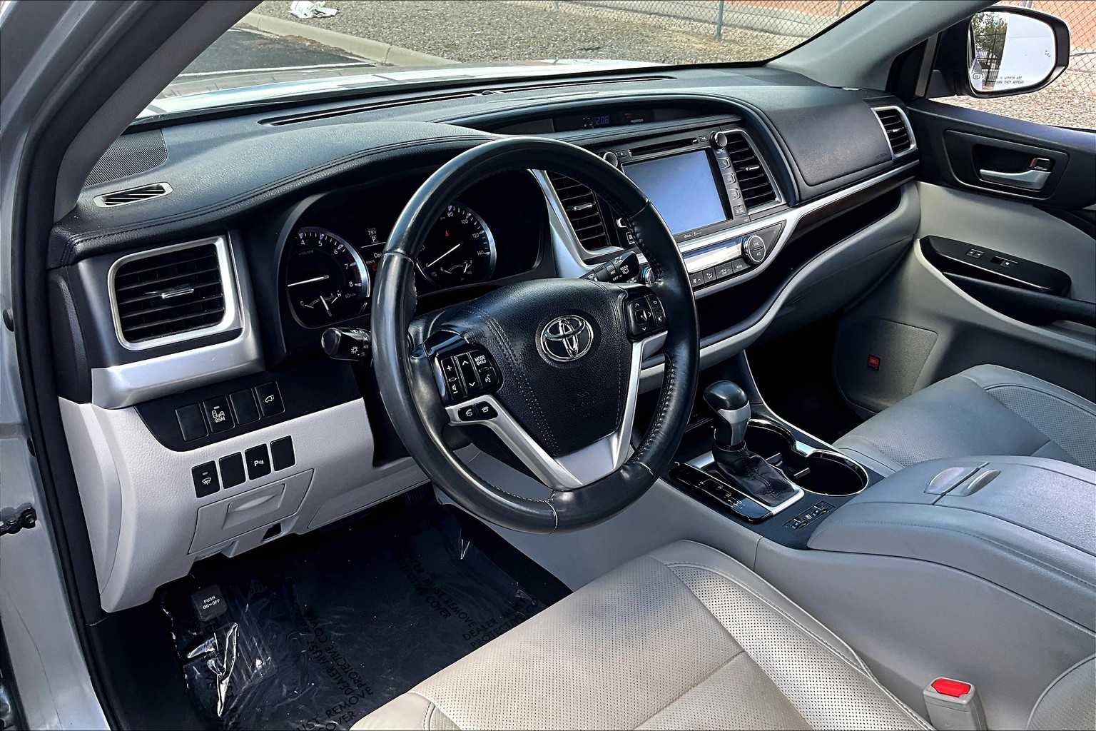 2015 Toyota Highlander Limited photo 17