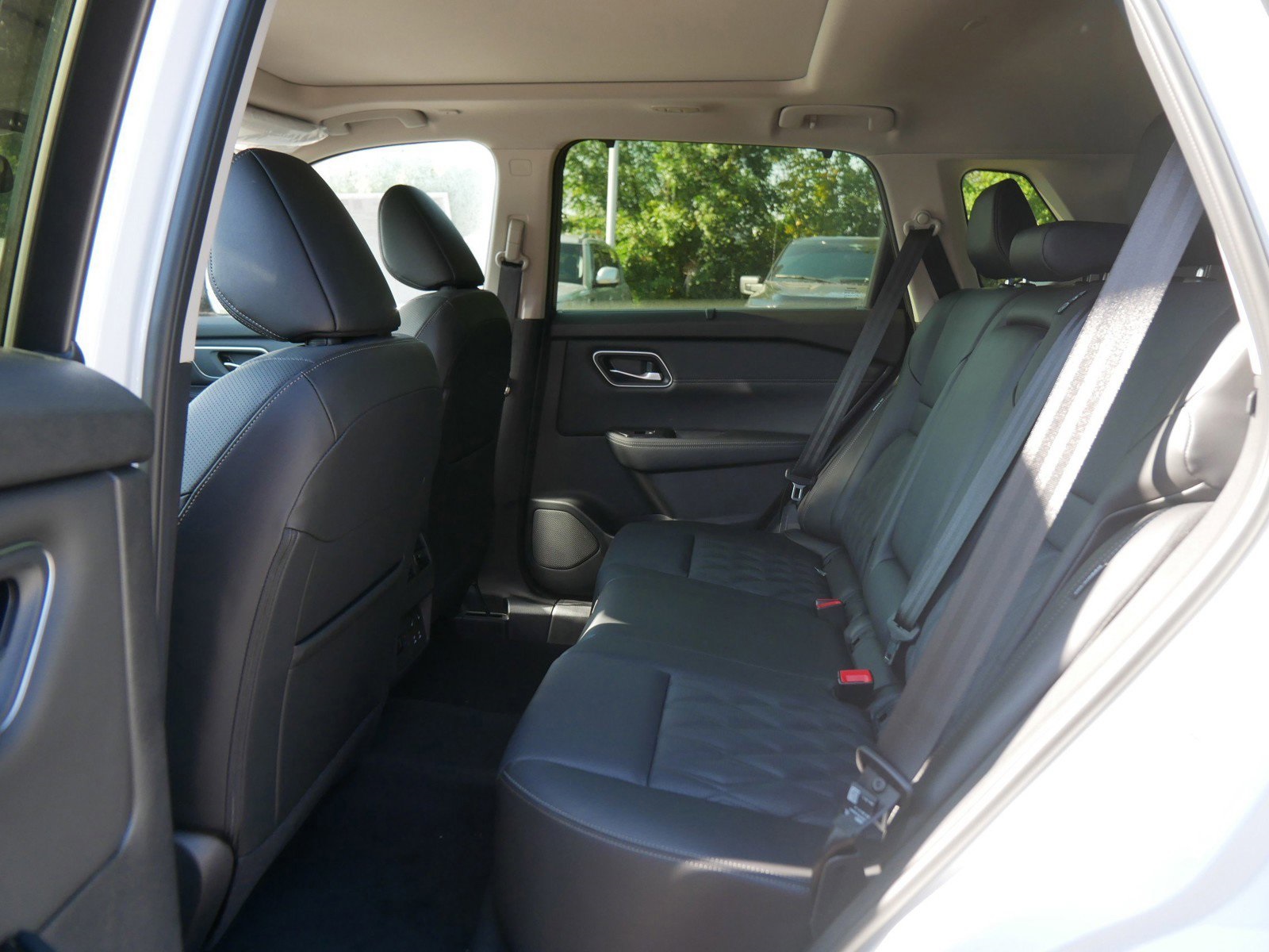 2026 Nissan Rogue Platinum photo 6