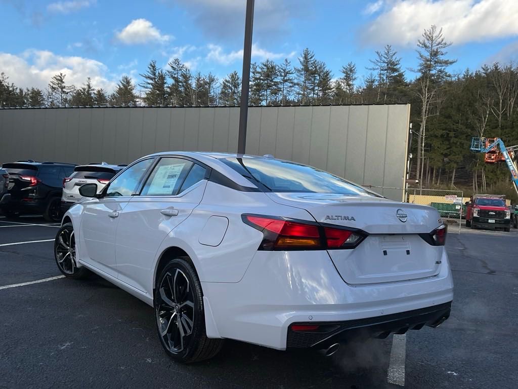 2025 Nissan Altima 2.5 SR photo 5