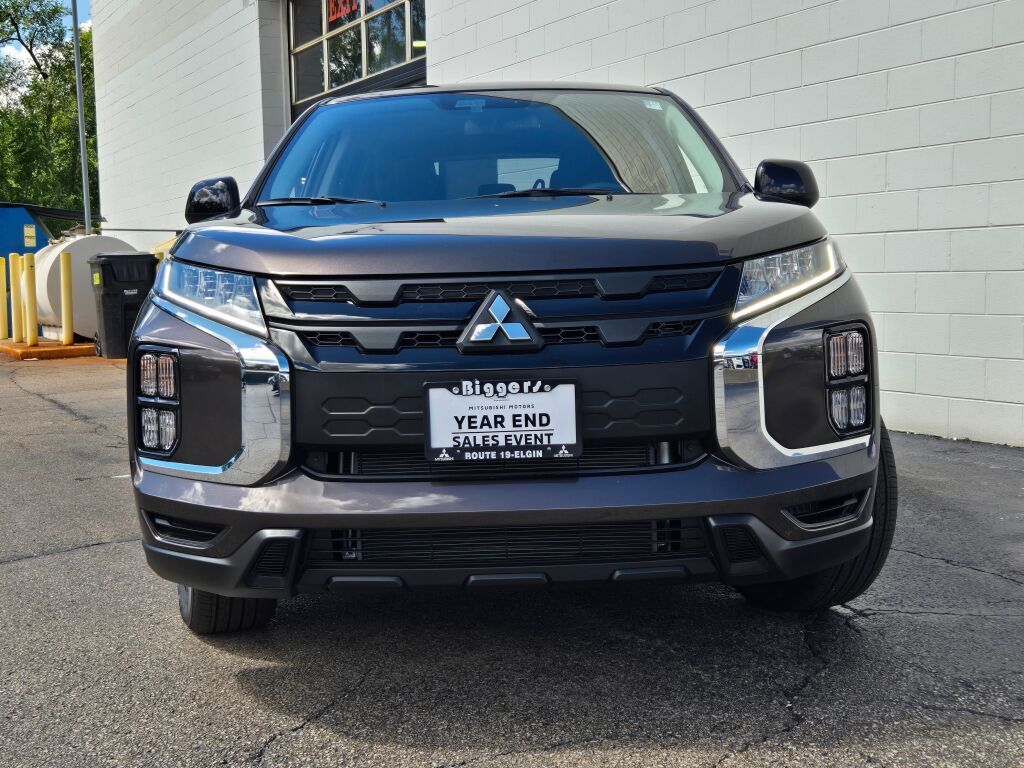 2025 Mitsubishi Outlander Sport LE photo 2