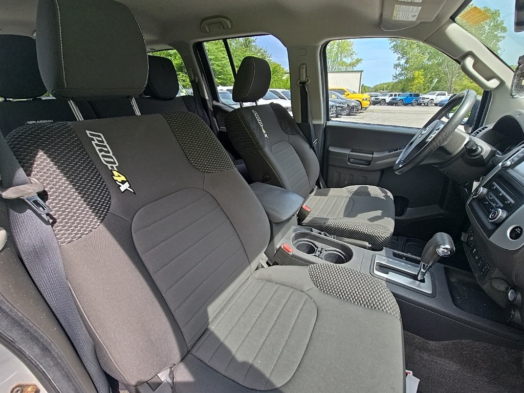 2015 Nissan Xterra photo 15