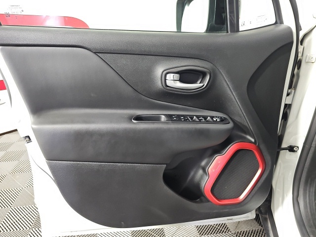 2023 Jeep Renegade Trailhawk photo 10