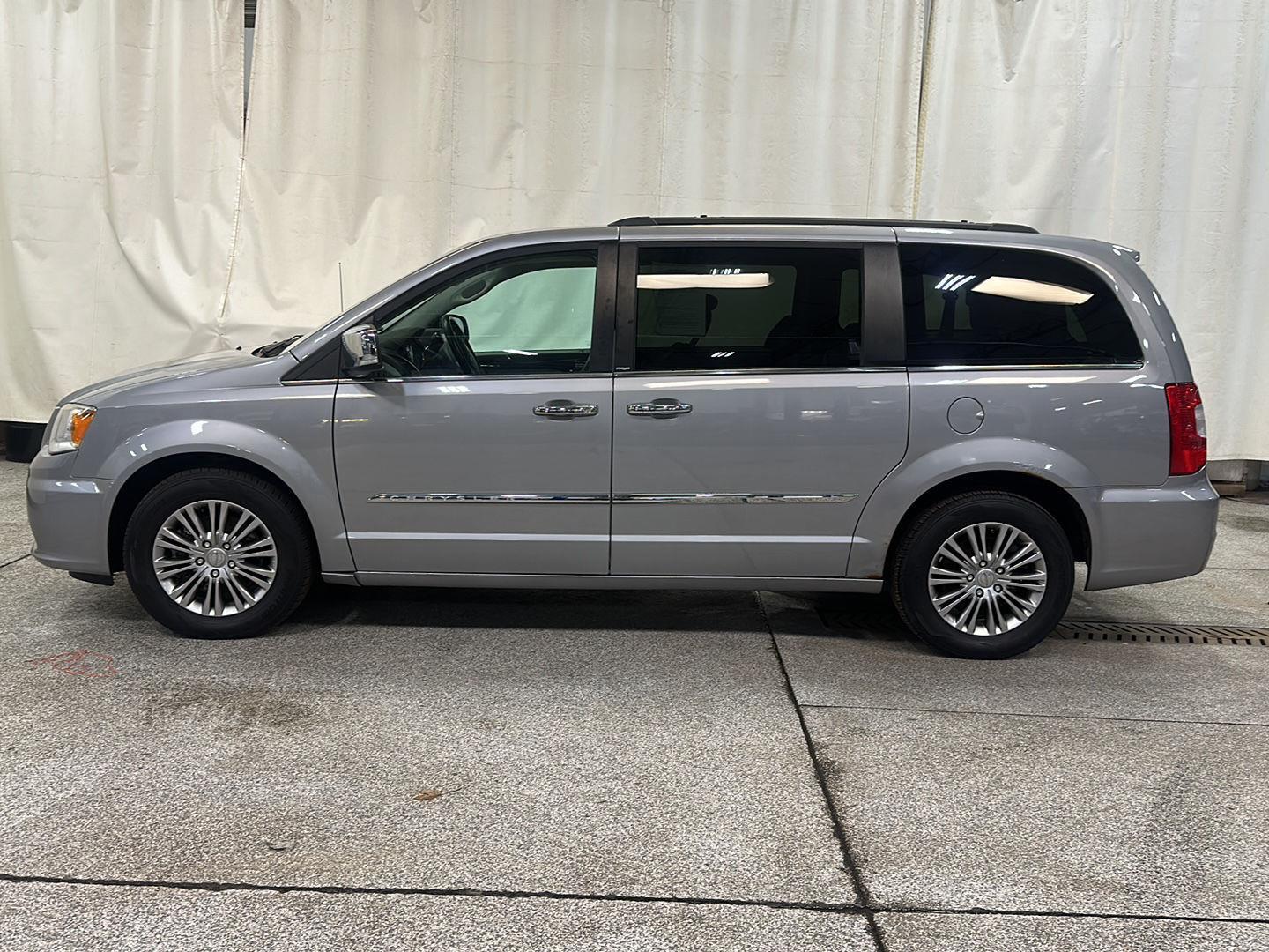 Used 2014 Chrysler Town & Country Touring-L with VIN 2C4RC1CG1ER108380 for sale in Waconia, Minnesota