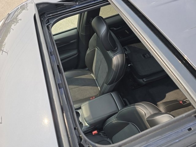 2025 Jeep Grand Cherokee Laredo Altitude photo 3