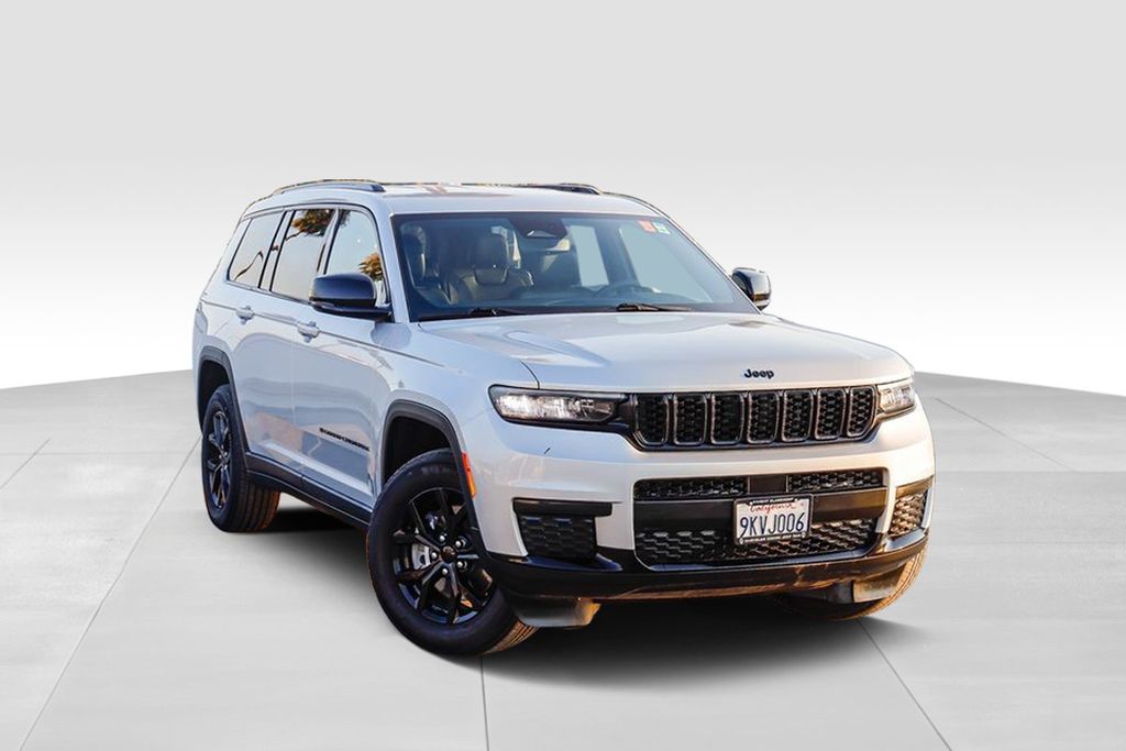 2024 Jeep Grand Cherokee Altitude photo 2