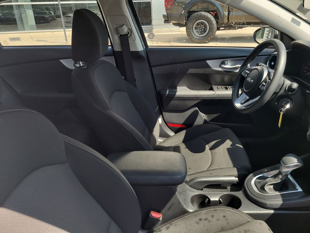 2024 Kia Forte LXS photo 23