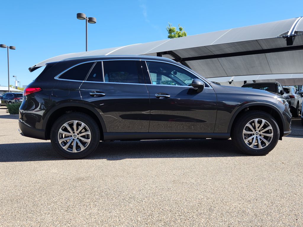 2026 Mercedes Benz GLC 300 4MATIC photo 2