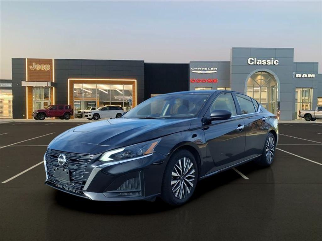2024 Nissan Altima SV's photo