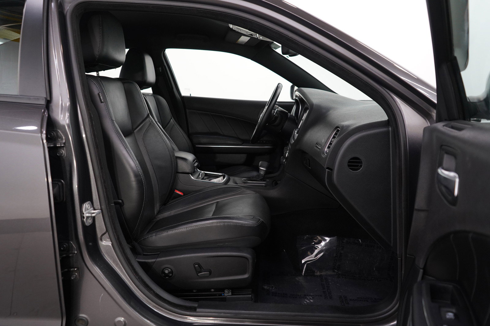 2016 Dodge Charger SXT photo 9