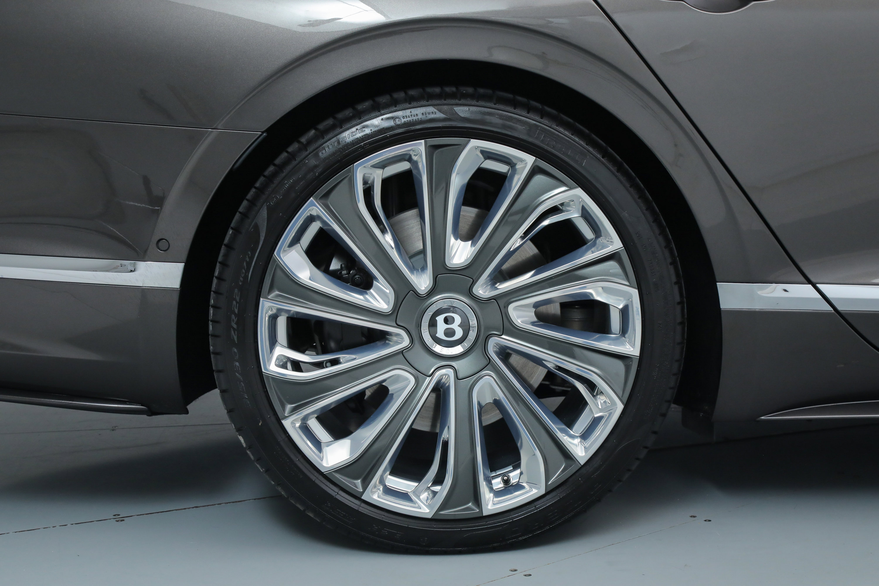 2025 Bentley Flying Spur Mulliner photo 42