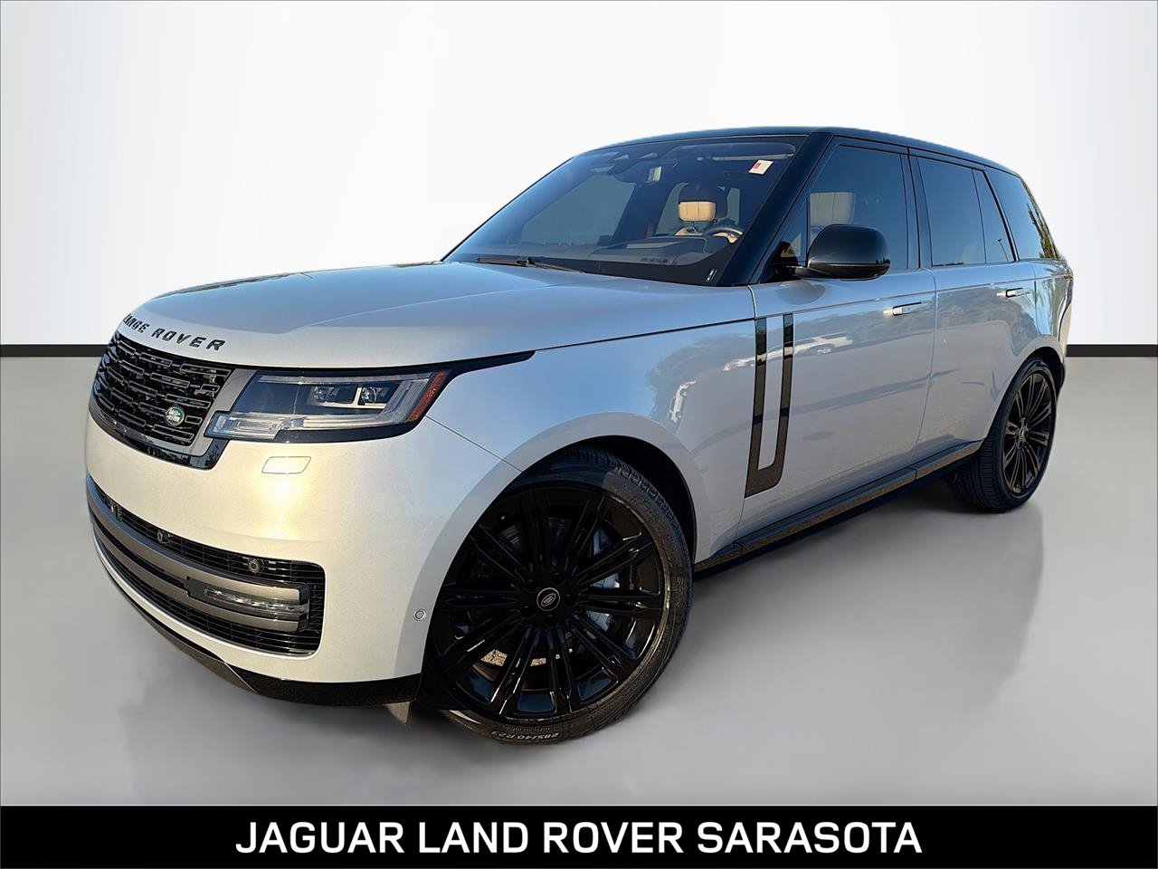 2023 Land Rover Range Rover SE's photo
