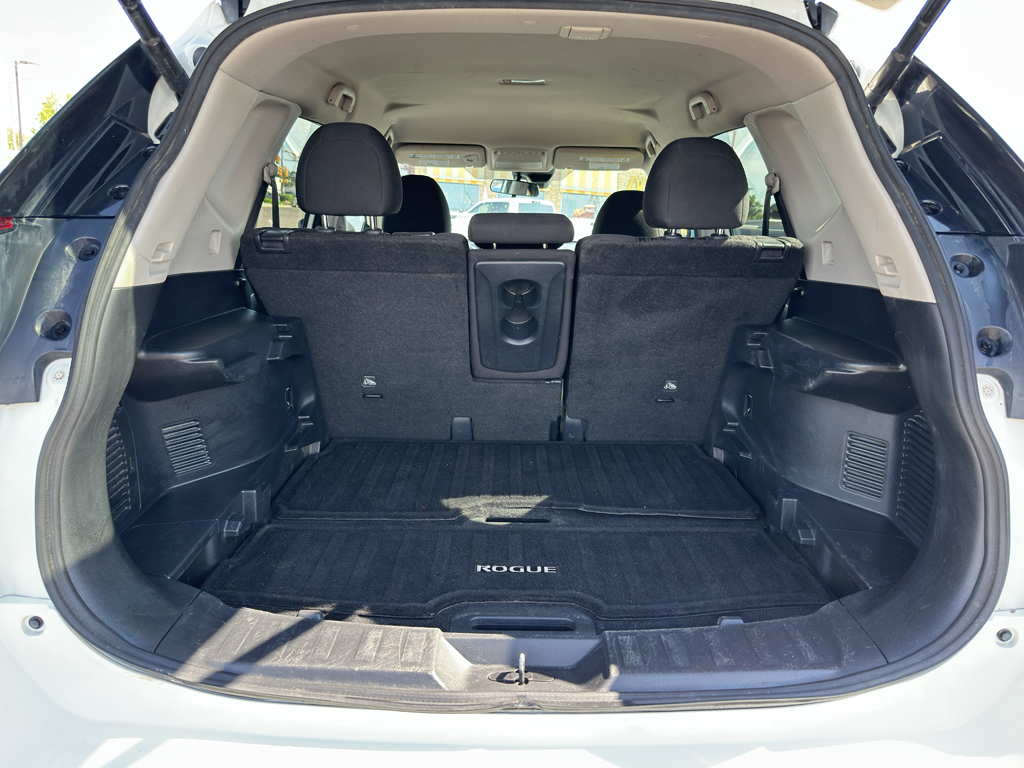 2020 Nissan Rogue SV photo 10