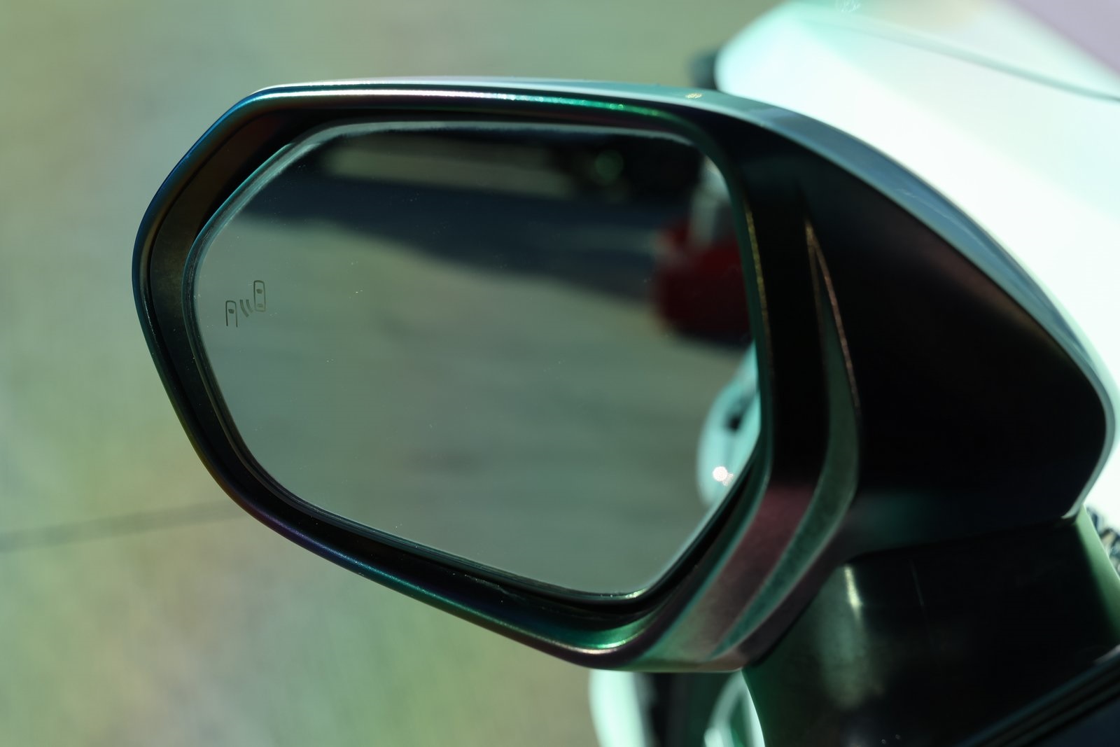 2020 Toyota Camry Hybrid LE photo 3