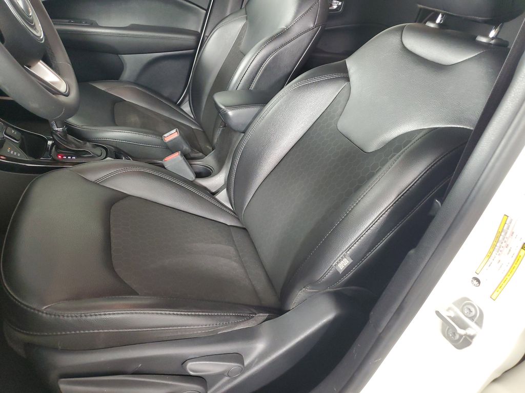 2021 Jeep Compass Altitude photo 12
