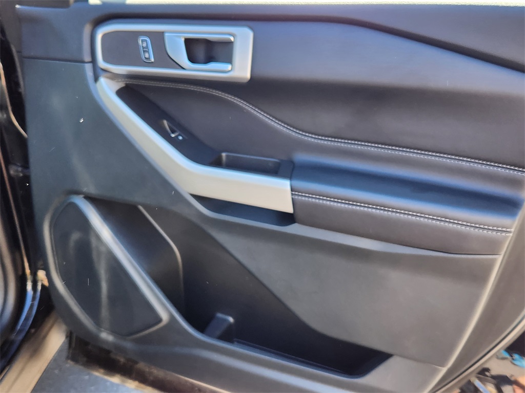 2023 Ford Explorer XLT photo 16