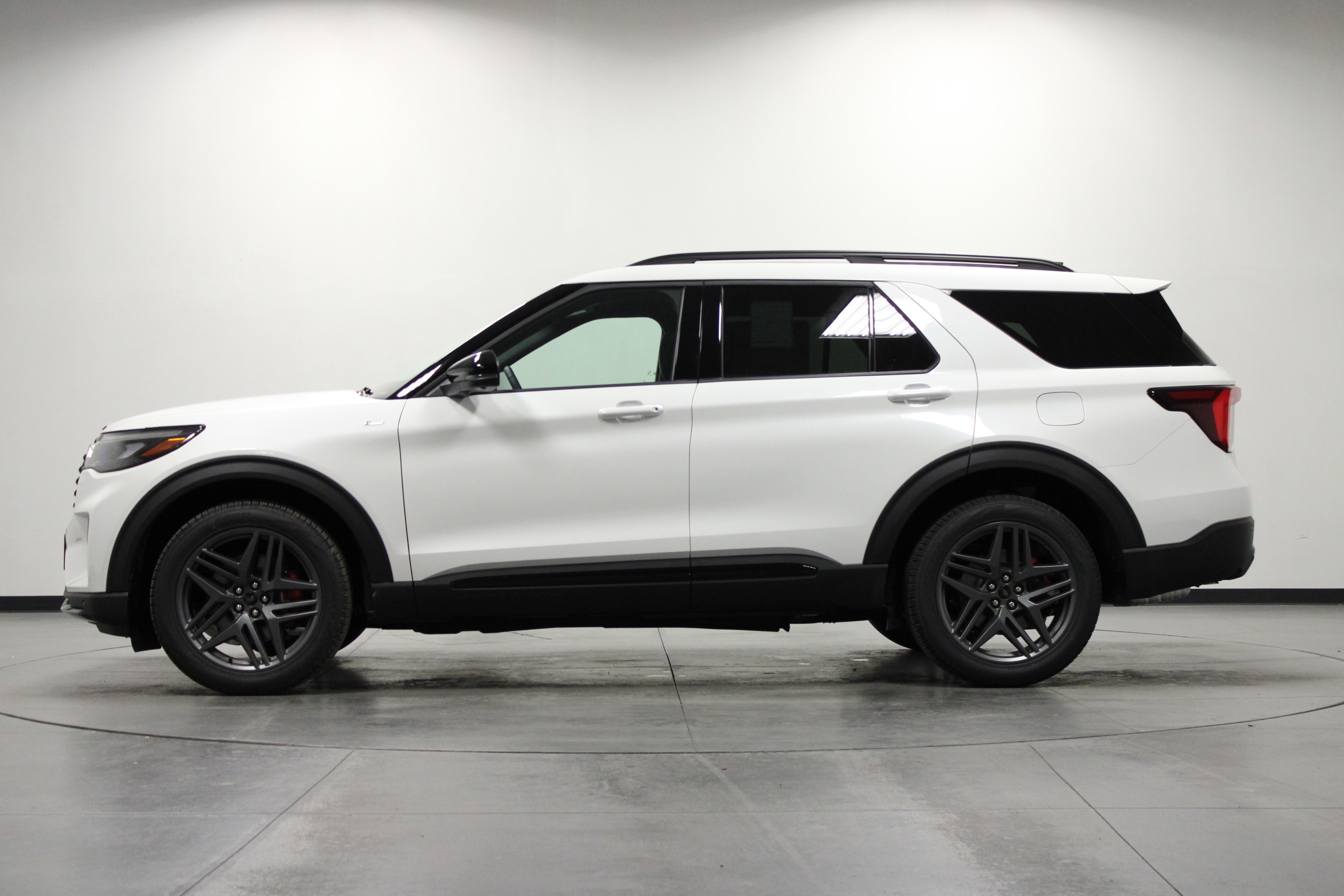 2025 Ford Explorer ST-Line photo 4