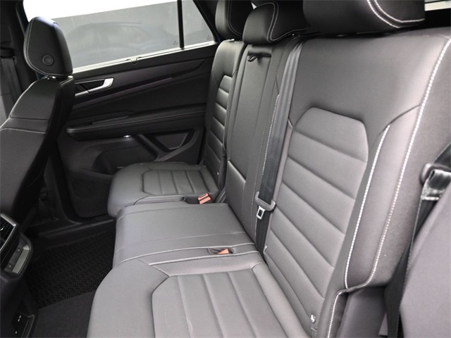 2025 Volkswagen Atlas Cross Sport SEL R-Line photo 9