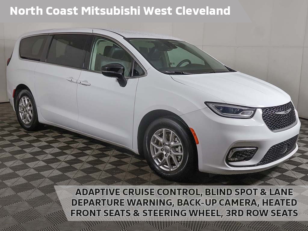 2024 Chrysler Pacifica Touring L's photo