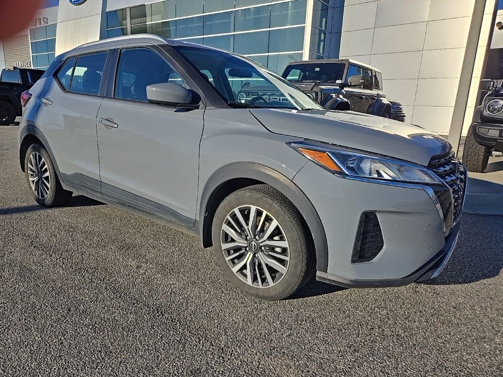 2024 Nissan Kicks SV's photo