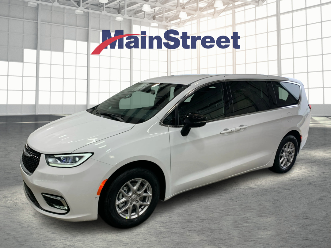 2026 Chrysler Pacifica Select's photo