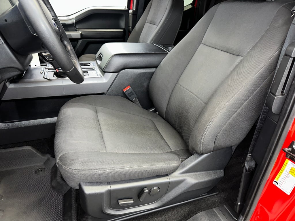 2019 Ford F-150 XLT photo 2