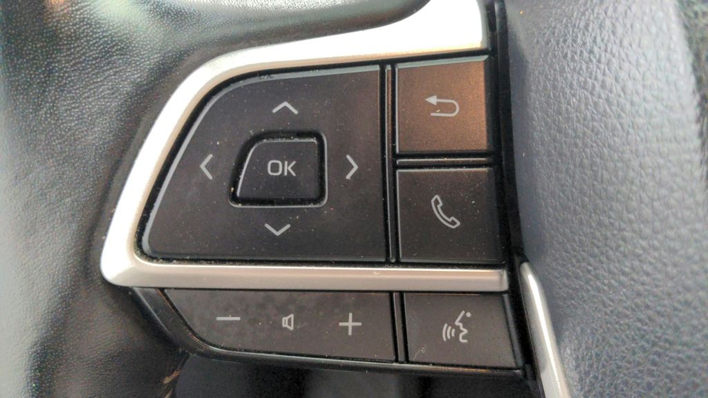 2023 Toyota Highlander L photo 25