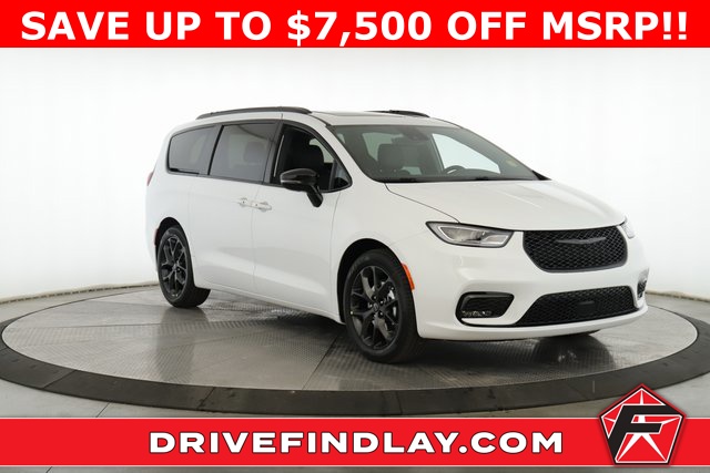 2026 Chrysler Pacifica Limited's photo