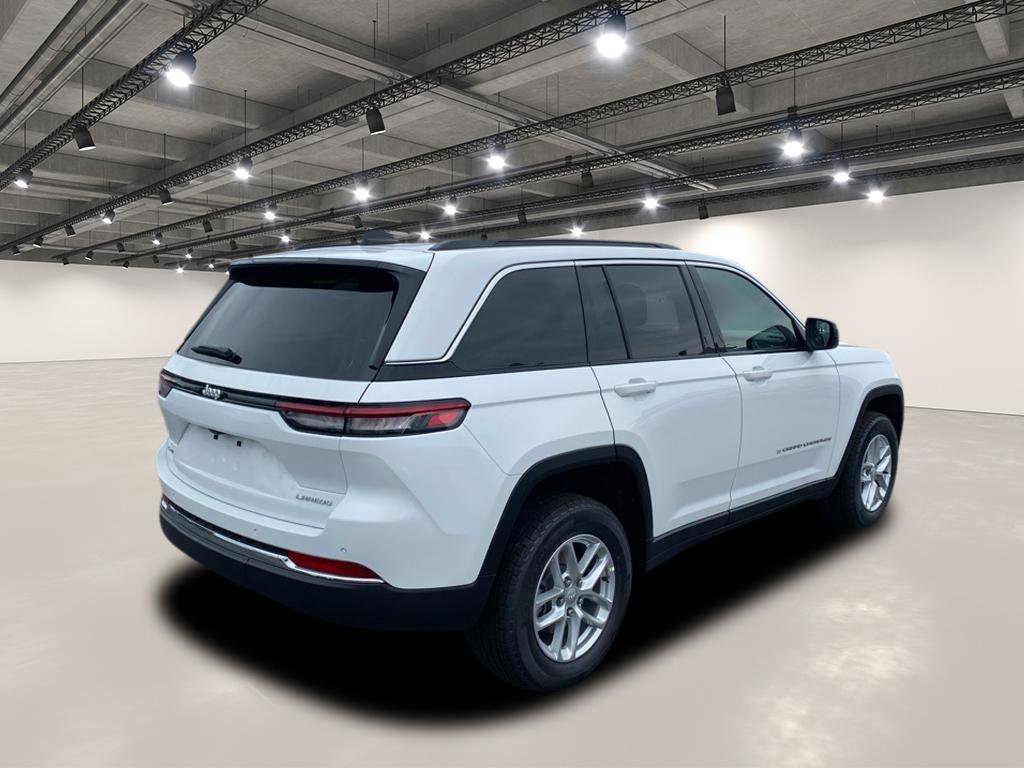 2025 Jeep Grand Cherokee Laredo photo 2