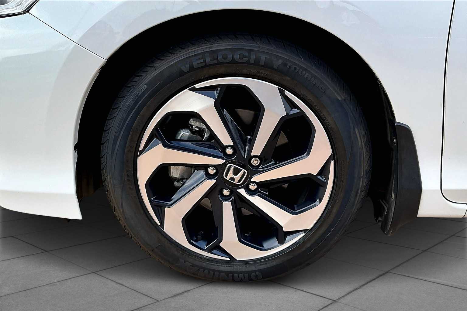 2017 Honda Accord EX photo 8