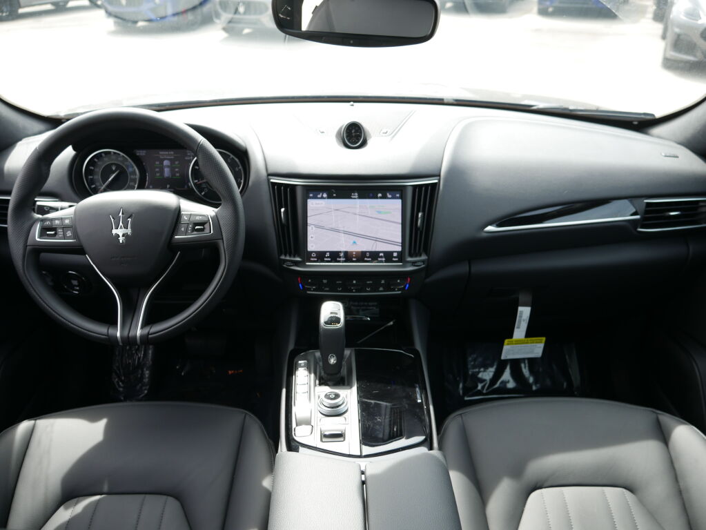 2023 Maserati Levante GT photo 17