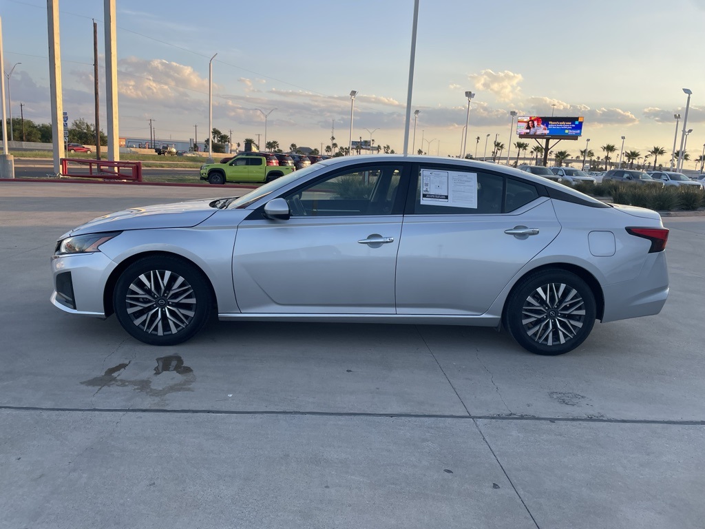 2023 Nissan Altima 2.5 SV photo 2